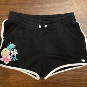 Girls size 15/16
curved hem fleece short